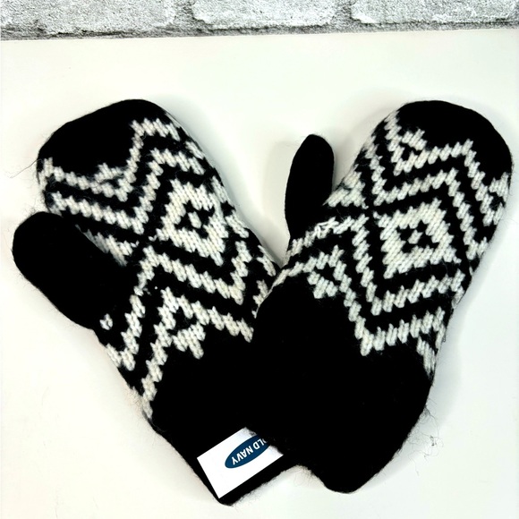 New Old Navy Black and White Mittens. Adult One Size - Picture 1 of 3